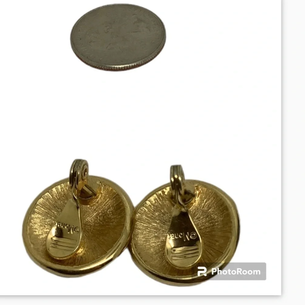 Vintage 1” Monet enamel gold tone clip earrings